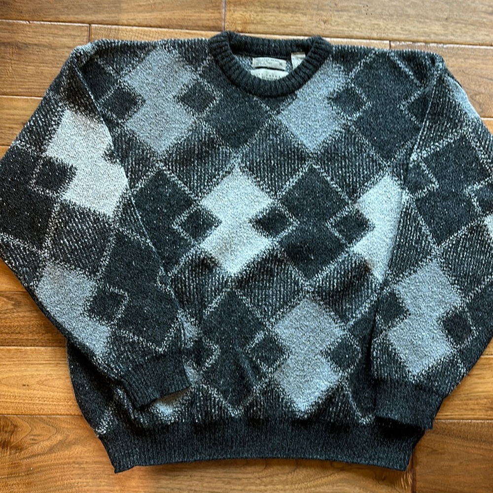 Vtg 90s abstract sweater by Haggar. Made in Italy